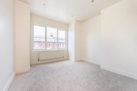 19 Albemarle Gardens, New Malden, KT3 5BB