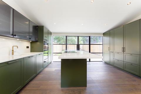 19 Albemarle Gardens, New Malden, KT3 5BB