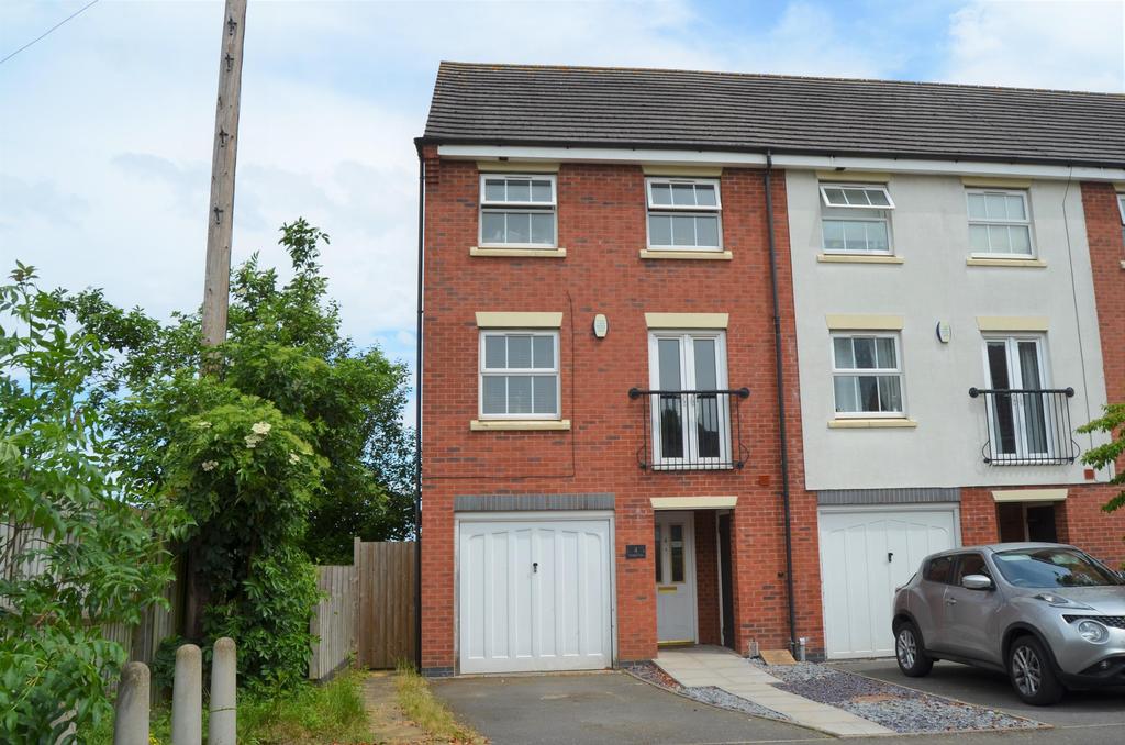 Northgate Close, Dudley, DY1 3HJ 4 bed townhouse £220,000