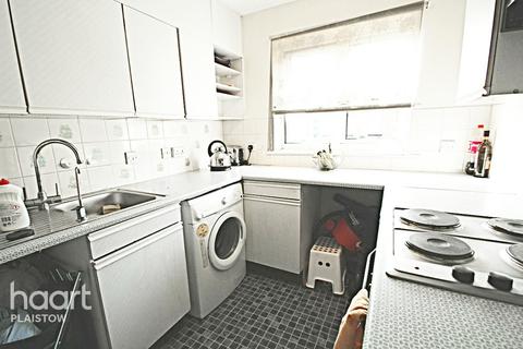 9 Turnstone Close, London, E13 0HN