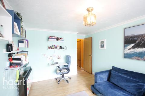 9 Turnstone Close, London, E13 0HN