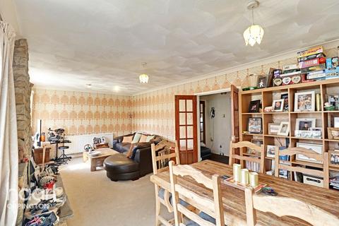 7 Adcock Walk, Orpington, BR6 9SY