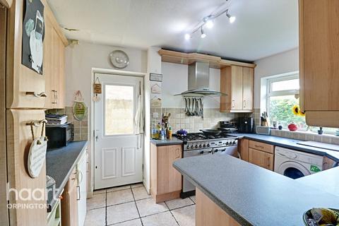 7 Adcock Walk, Orpington, BR6 9SY
