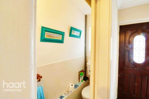 7 Adcock Walk, Orpington, BR6 9SY