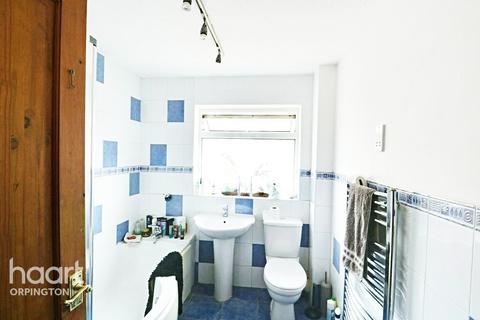 7 Adcock Walk, Orpington, BR6 9SY