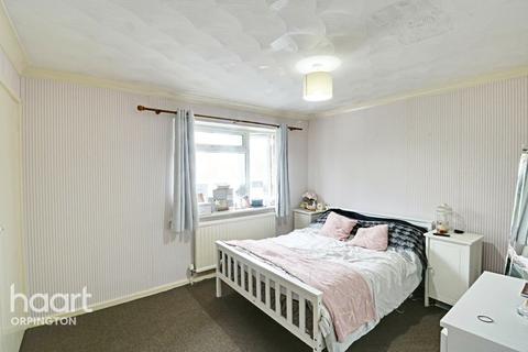 7 Adcock Walk, Orpington, BR6 9SY