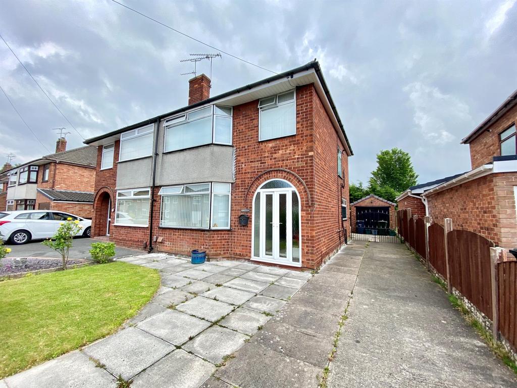 Birch Grove, Whitby, Ellesmere Port, CH66 2PX 3 bed semidetached house