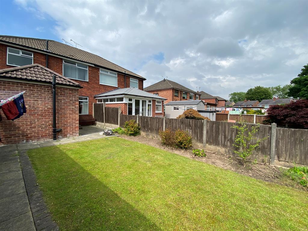 Birch Grove, Whitby, Ellesmere Port, CH66 2PX 3 bed semidetached house