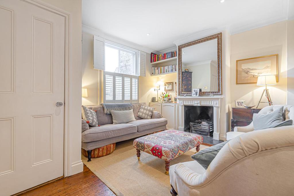Latchmere Road, Battersea 2 bed terraced house £700,000