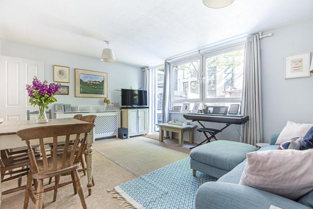 Westbridge Road, Battersea 3 bed flat £545,000
