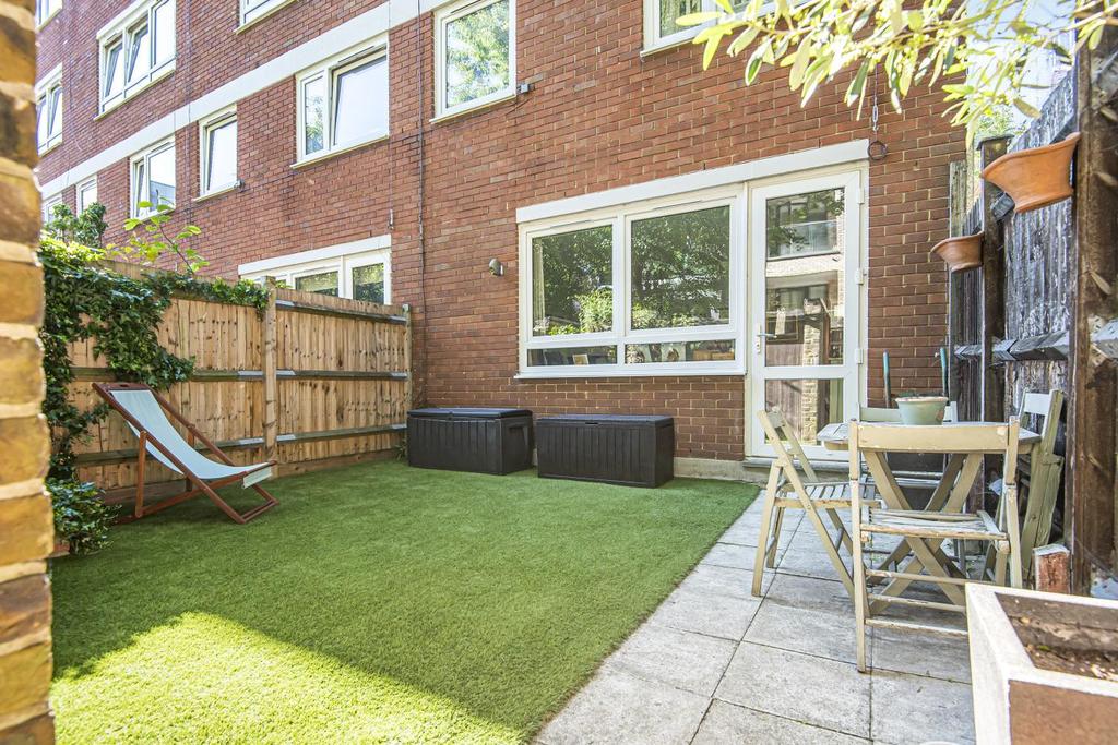 Westbridge Road, Battersea 3 bed flat £545,000