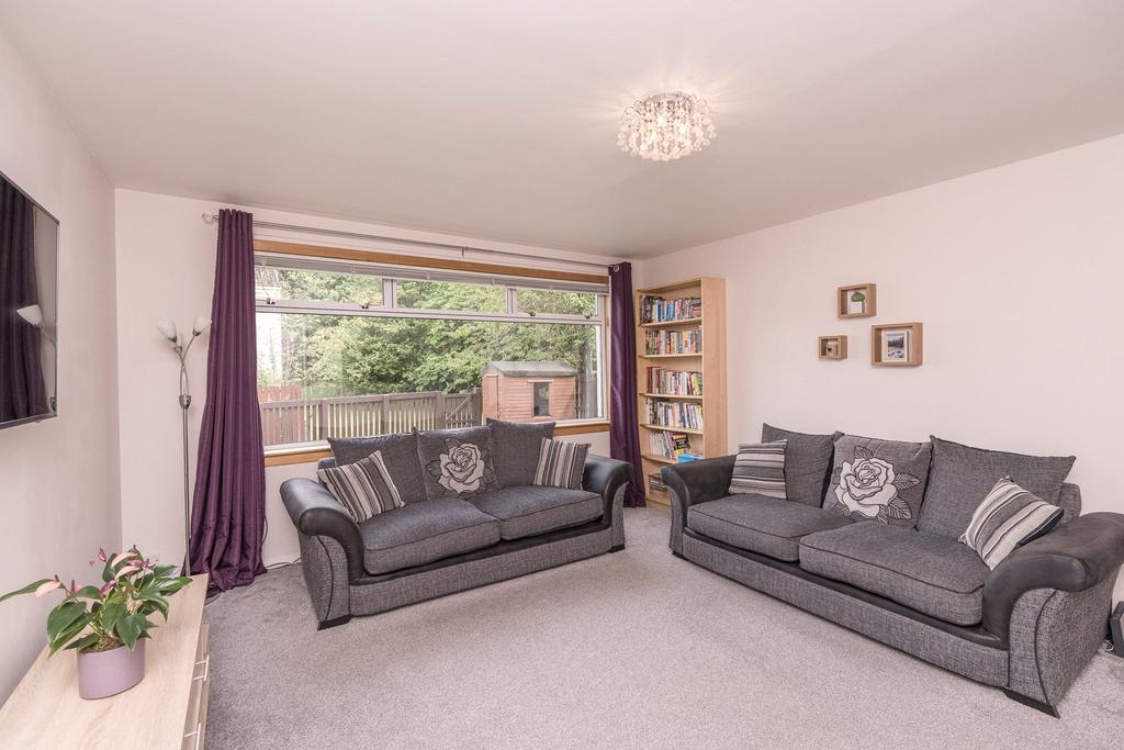 221 Clement Rise, Livingston, EH54 2 bed terraced house £120,000