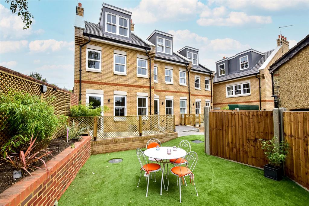 St Johns Road, Watford, Hertfordshire, WD17 1 bed apartment £250,000