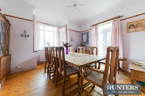 54 Hampton Road, Worcester Park, KT4 8ET