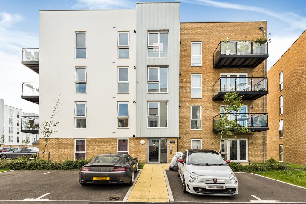 Fossett Apartments, Hawker Drive, Addlestone, KT15 2 bed apartment £