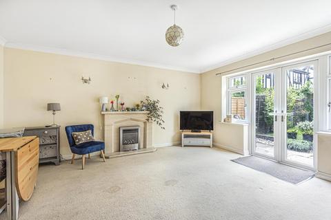 9 Lawrence Crescent, Windlesham, GU20 6QL