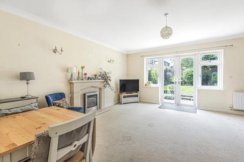 9 Lawrence Crescent, Windlesham, GU20 6QL