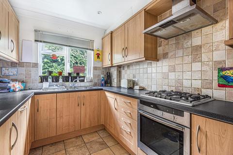 9 Lawrence Crescent, Windlesham, GU20 6QL