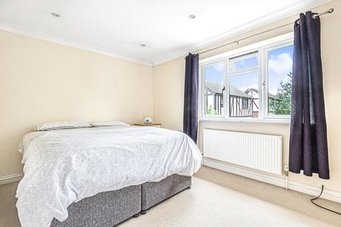 9 Lawrence Crescent, Windlesham, GU20 6QL