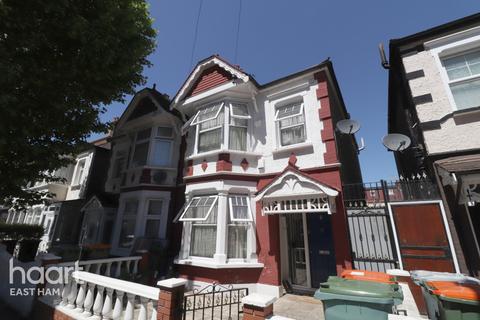11 Cotswold Gardens, London, E6 3HZ