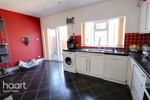 11 Cotswold Gardens, London, E6 3HZ