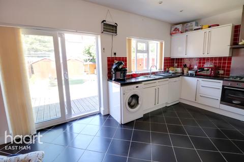 11 Cotswold Gardens, London, E6 3HZ