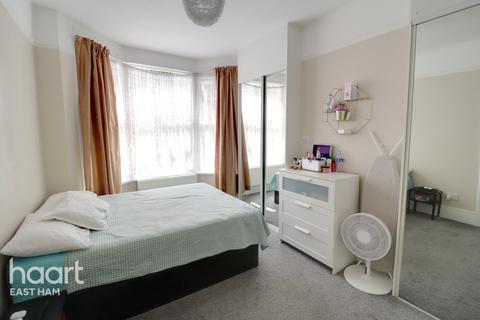 11 Cotswold Gardens, London, E6 3HZ