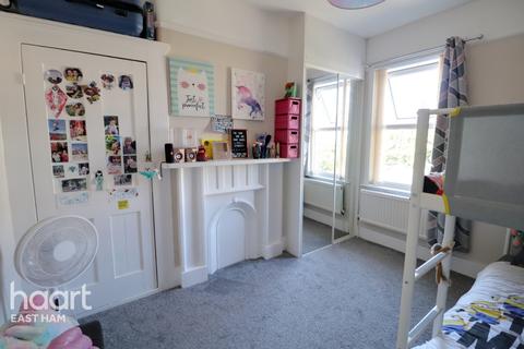 11 Cotswold Gardens, London, E6 3HZ