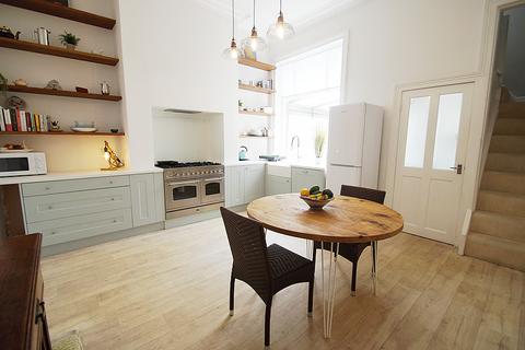 11 King Street, Delph, Oldham, OL3 5DL