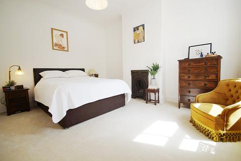 11 King Street, Delph, Oldham, OL3 5DL