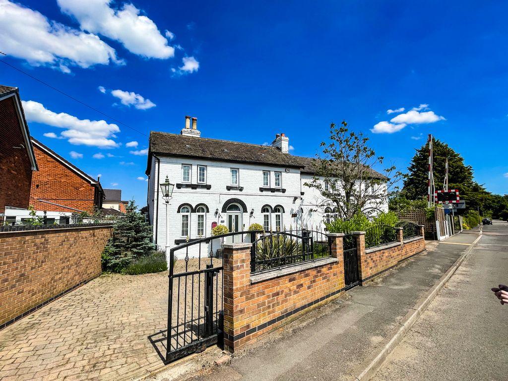 Meadow Lane, Long Eaton NG10 2FP 4 bed detached house £450,000