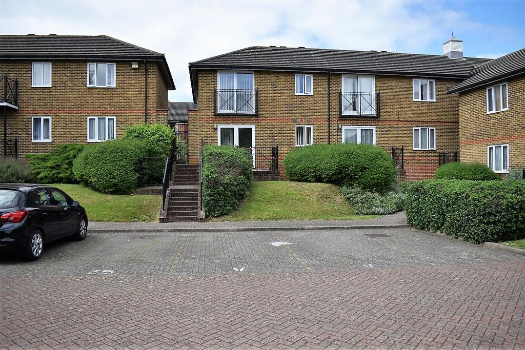 Port Rise, Chatham, Kent ME4 2 bed flat £170,000