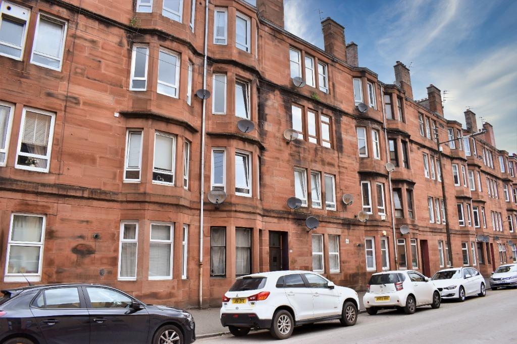 Niddrie Road, Flat 1/1, Queens Park, Glasgow, G42 8NS 1 bed flat - £109,000