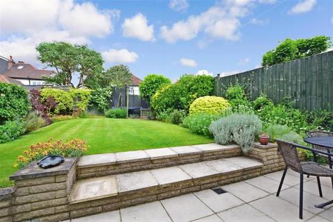 39 Curran Avenue, Wallington, SM6 7JL