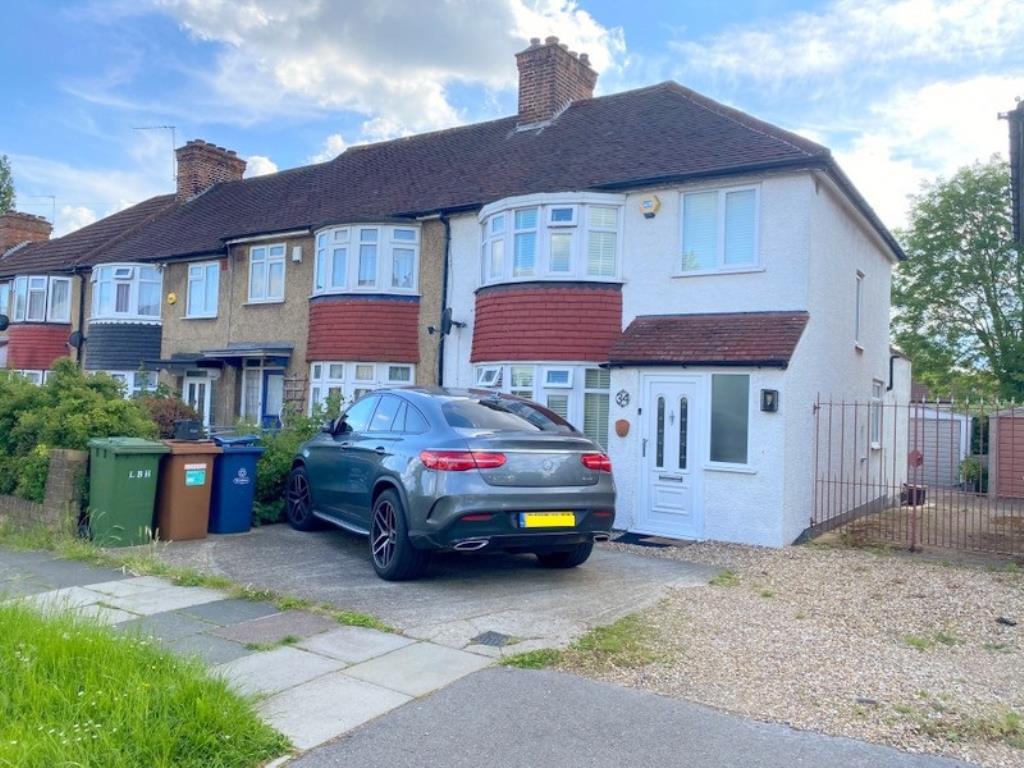 Adderley Road, Harrow Weald... 3 bed terraced house £1,700 pcm (£392 pw)