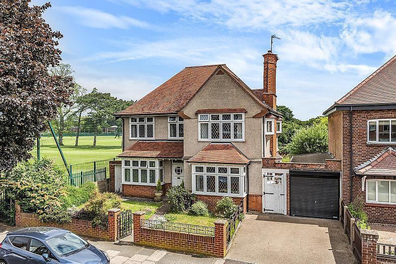 Kingston Road, Teddington, TW11 4 bed detached house for sale £1,595,000