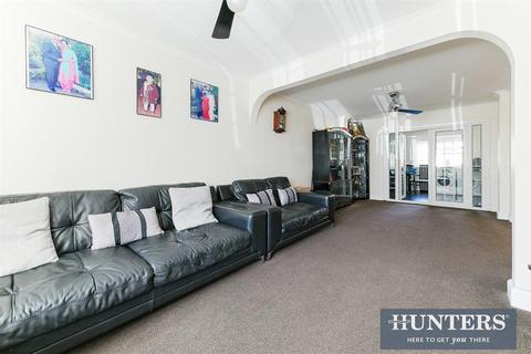 29 Eton Avenue, Hounslow, TW5 0HB