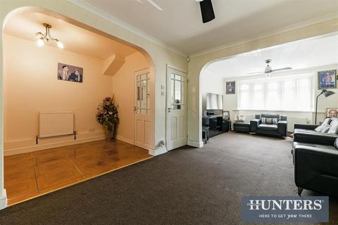29 Eton Avenue, Hounslow, TW5 0HB