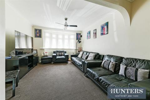 29 Eton Avenue, Hounslow, TW5 0HB