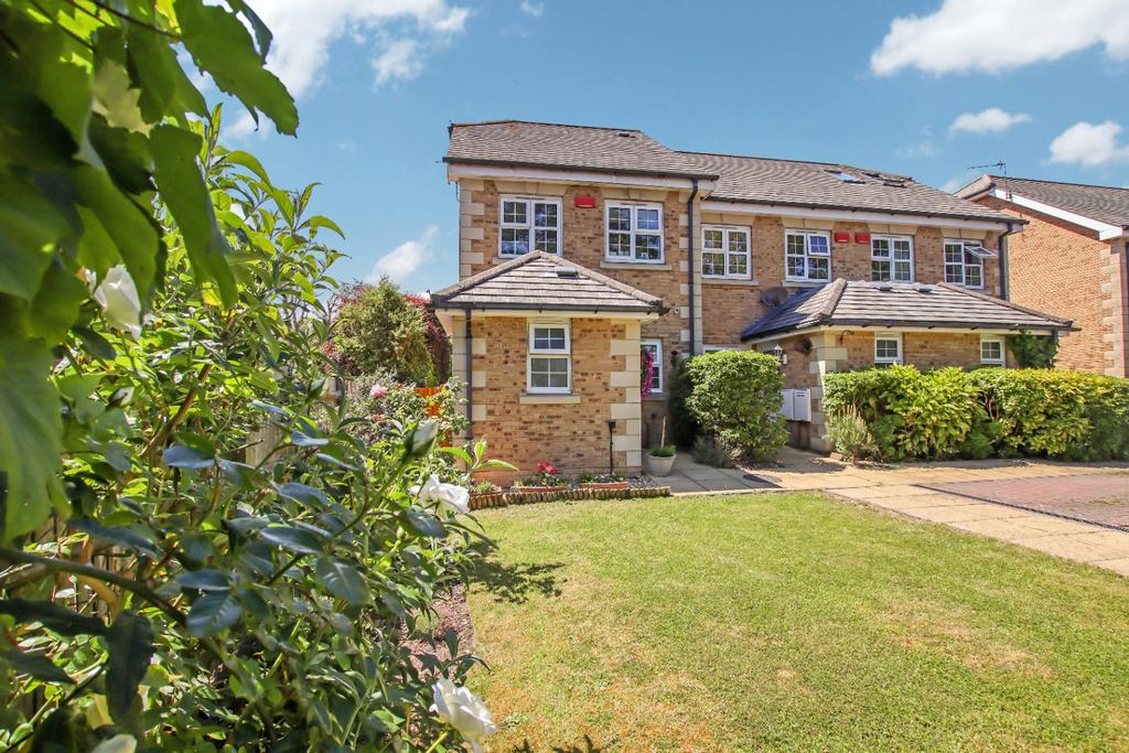 Locks Road,Locks Heath,Southampton,SO31 6NS 2 bed townhouse £375,000