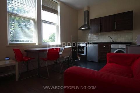 3 bedroom house to rent, Moorland Avenue, Leeds LS6