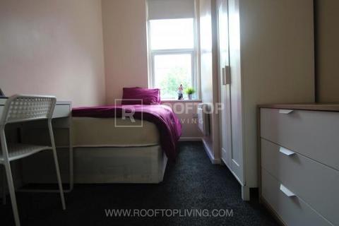 3 bedroom house to rent, Moorland Avenue, Leeds LS6