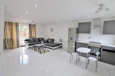 12 Hoskins Close, Hayes, UB3 4LR
