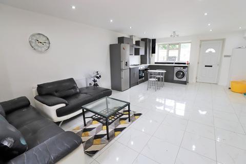 12 Hoskins Close, Hayes, UB3 4LR