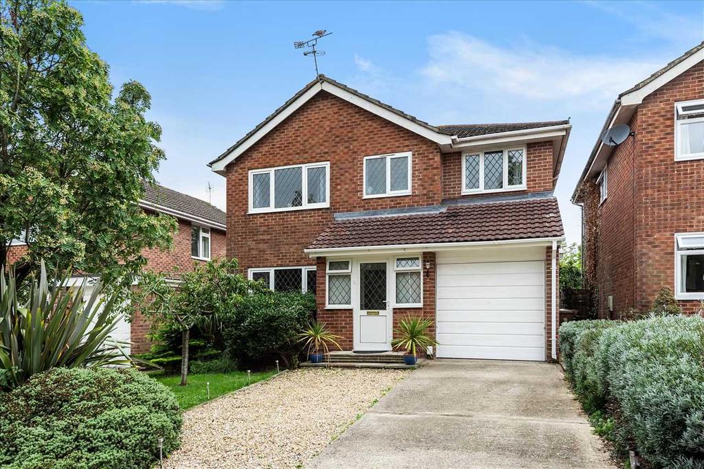 Hazel Close, Andover 5 bed detached house £400,000