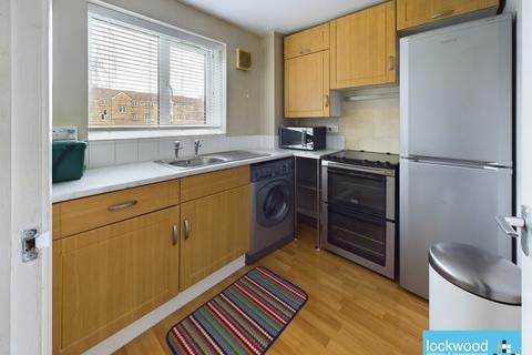 1 bedroom property to rent, Redford Close, Feltham
