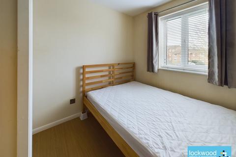1 bedroom property to rent, Redford Close, Feltham