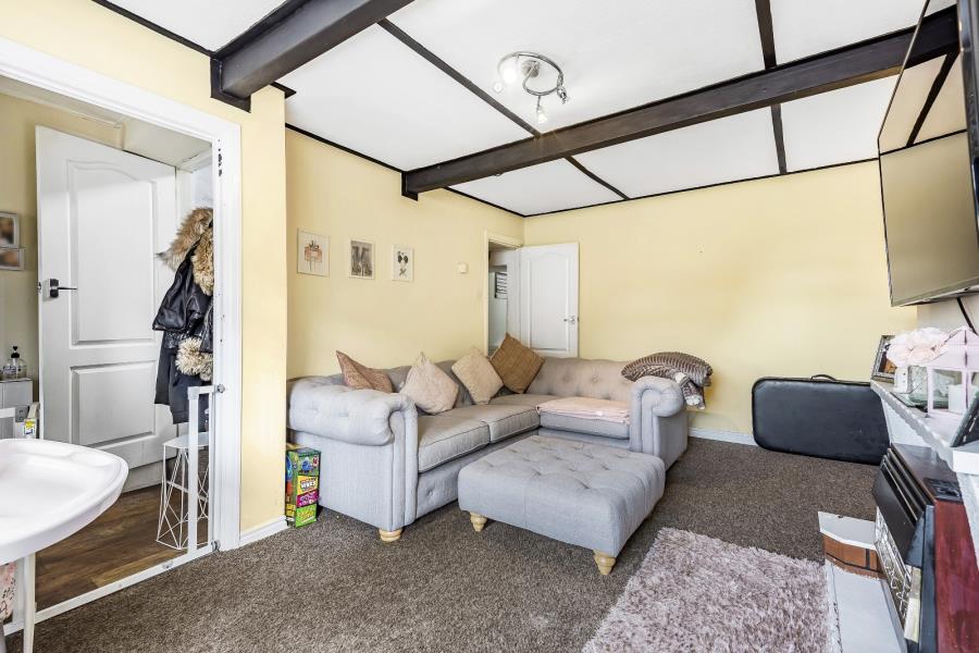 West End, Queensbury, BD13 2ER 2 bed terraced house £80,000