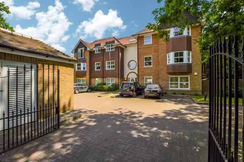 Flat 1, Woodlands House, 89 Old Woking Road, West Byfleet, KT14 6HZ