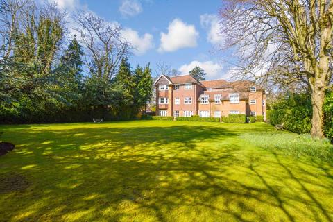 Flat 1, Woodlands House, 89 Old Woking Road, West Byfleet, KT14 6HZ